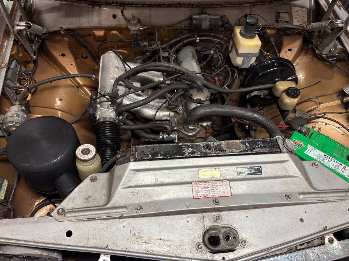 Volvo-142e-1971-silver-14