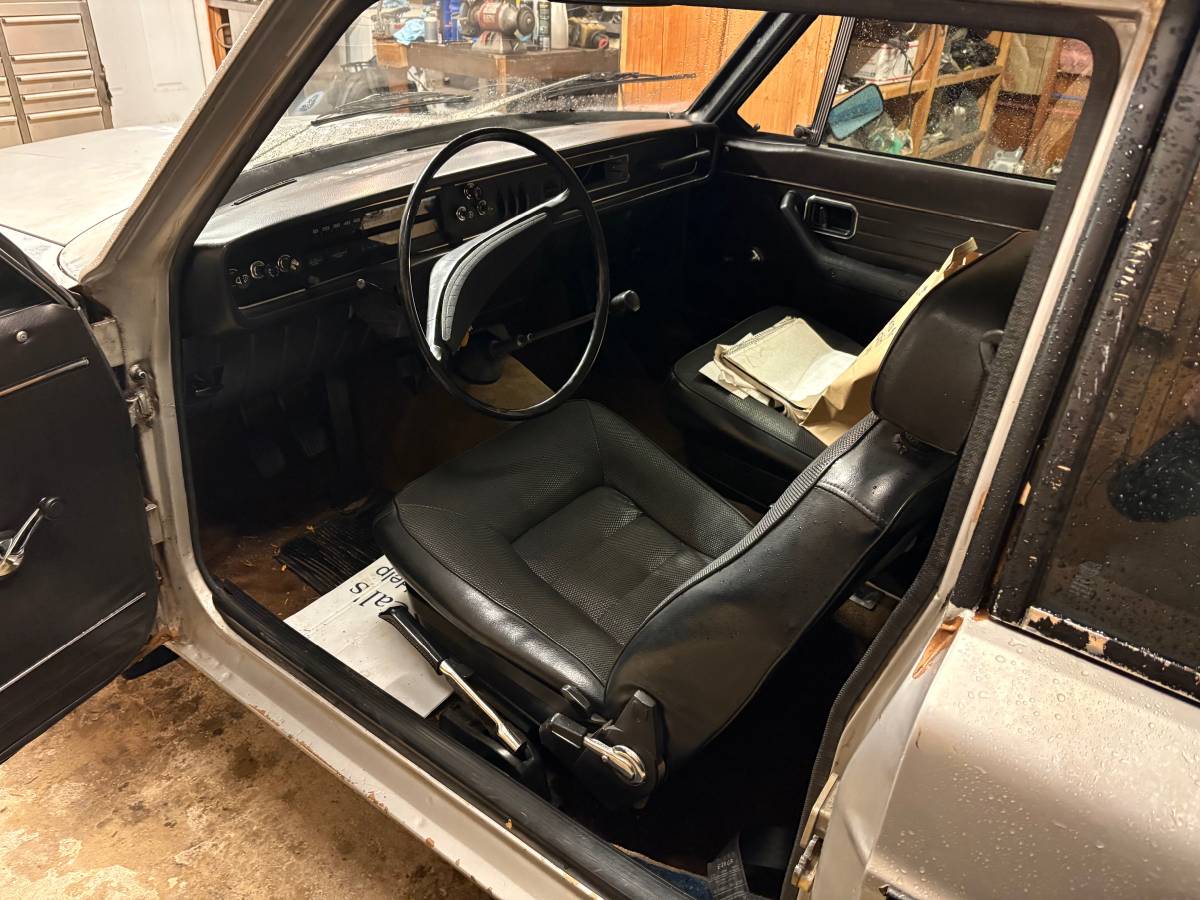 Volvo-142e-1971-silver-19