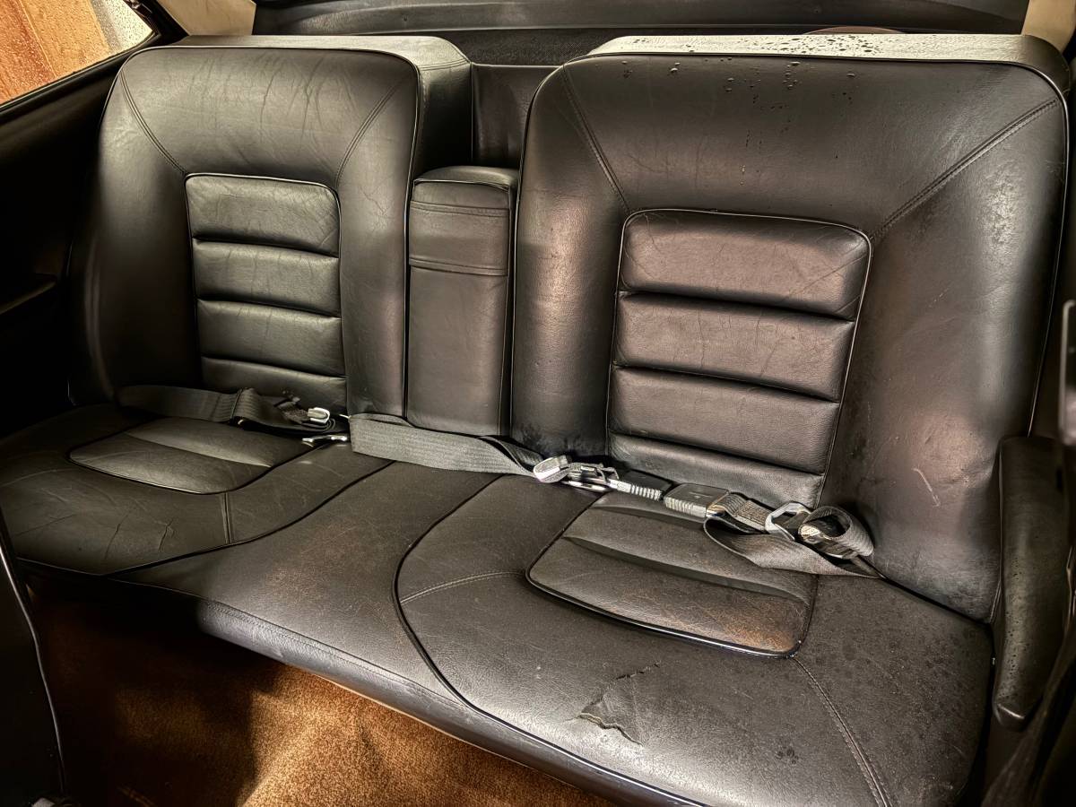 Volvo-142e-1971-silver-31