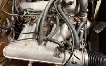 Volvo-142e-1971-silver-37