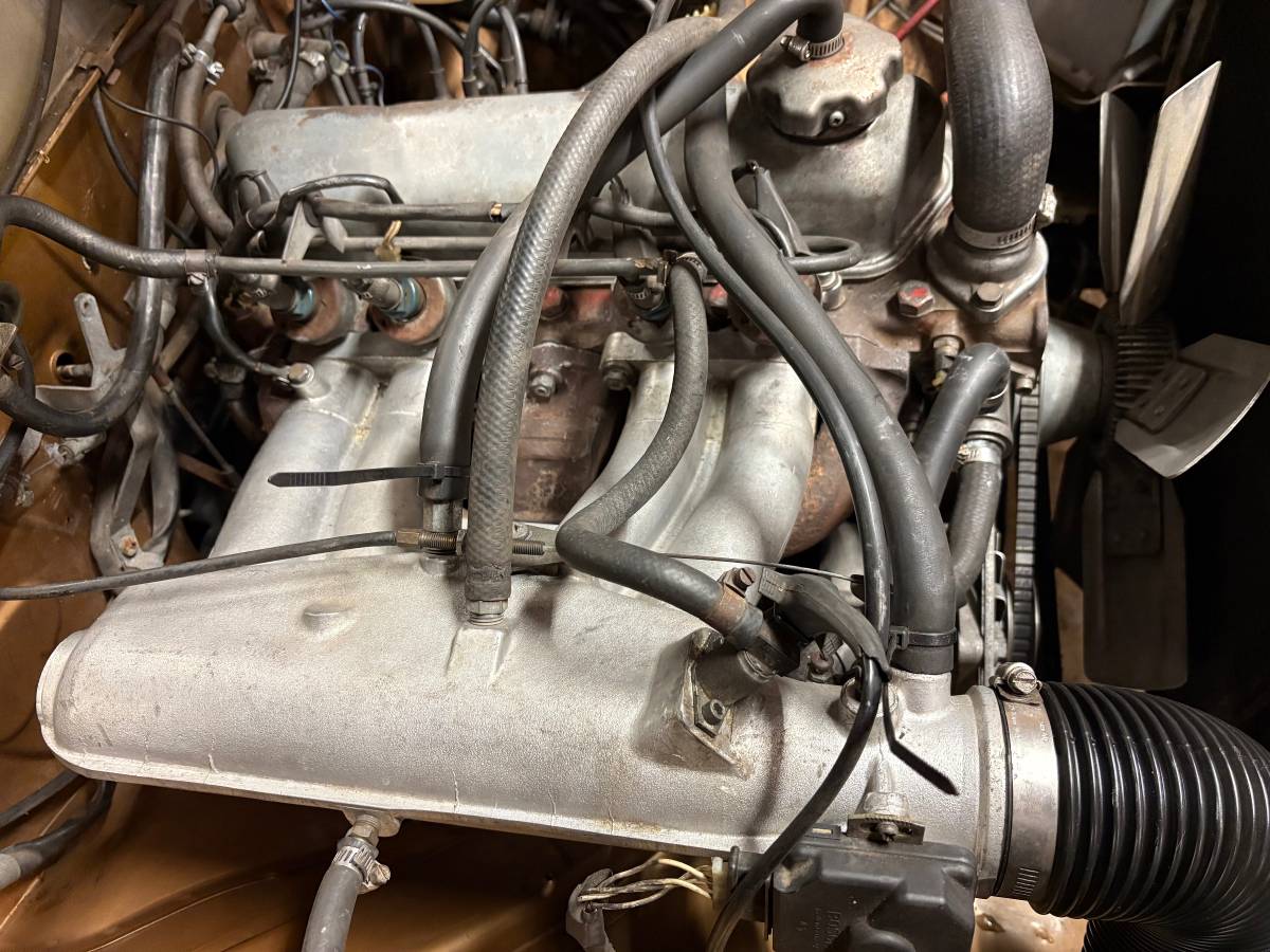 Volvo-142e-1971-silver-37