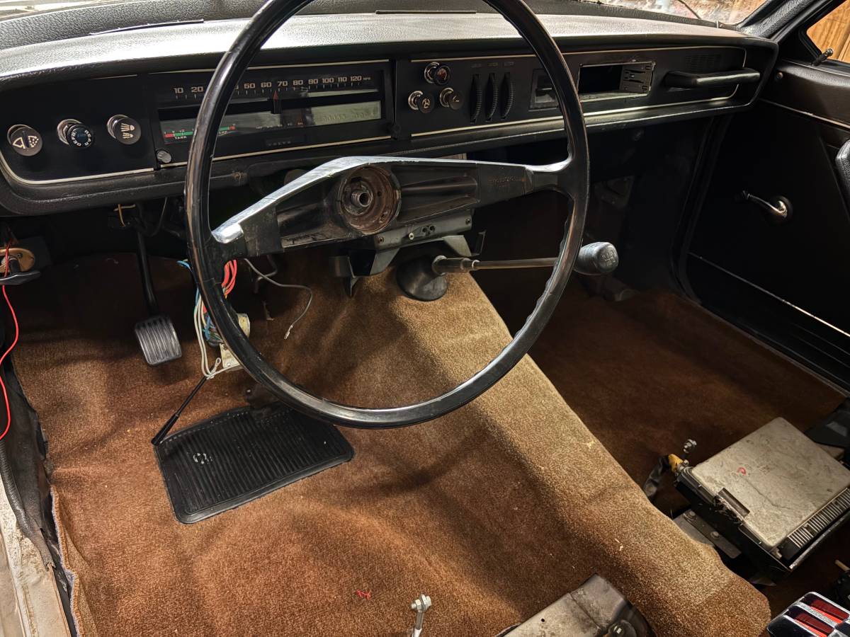 Volvo-142e-1971-silver-8