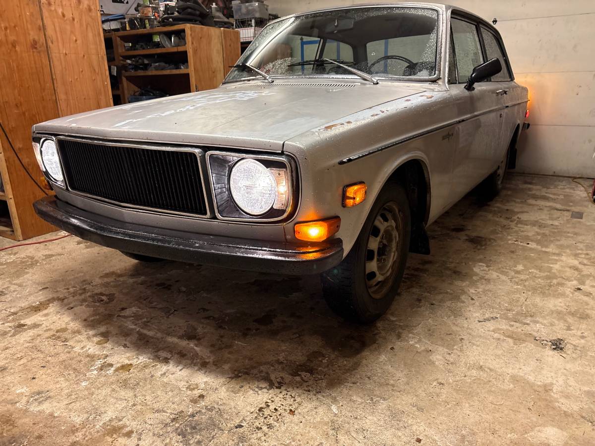 Volvo-142e-1971-silver