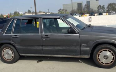 Volvo-1990-black-1