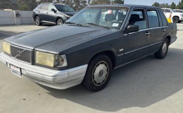 Volvo-1990-black