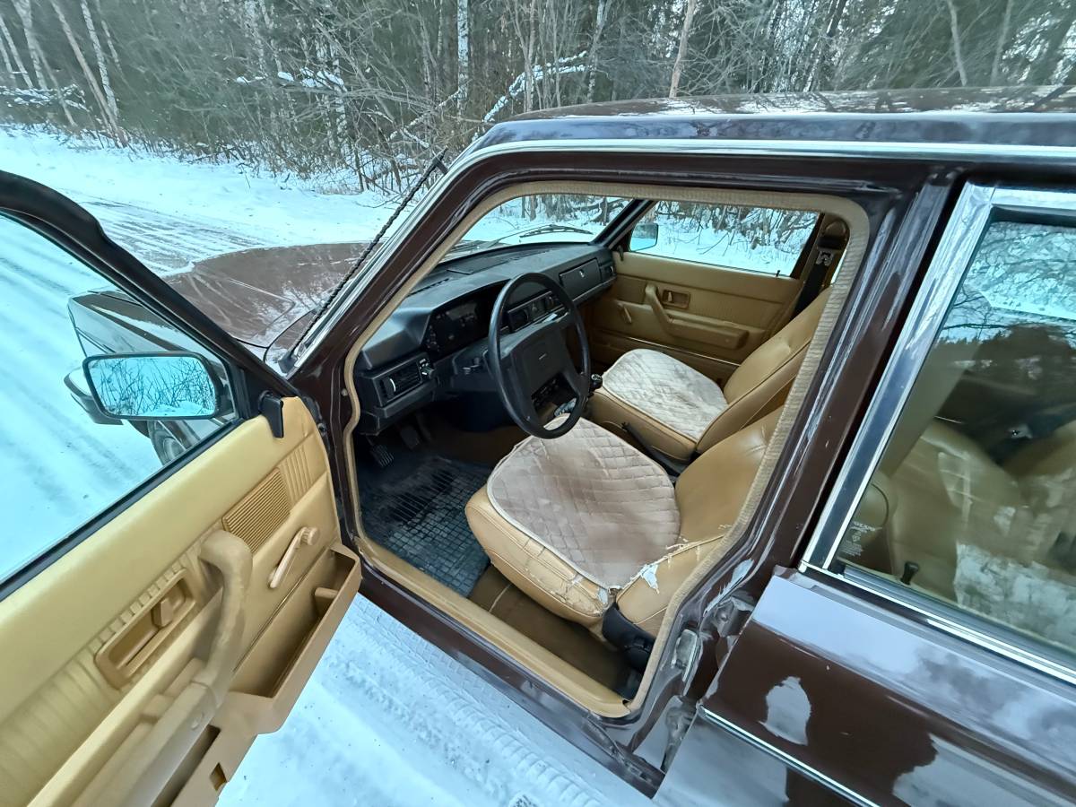 Volvo-240-1980-12