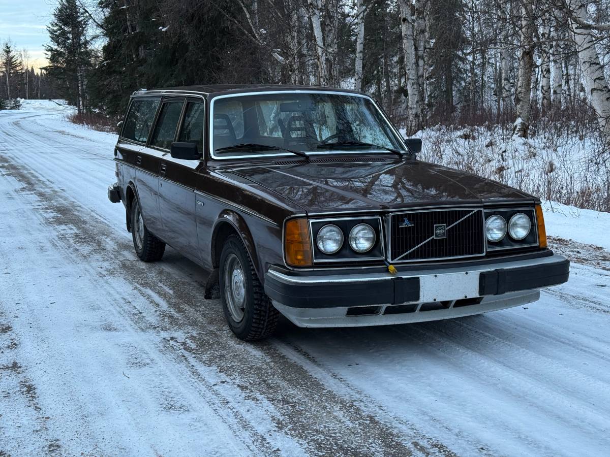 Volvo-240-1980-4