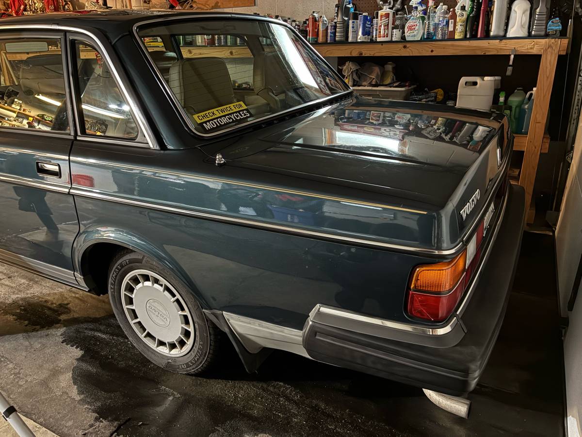 Volvo-240-1990-blue-2