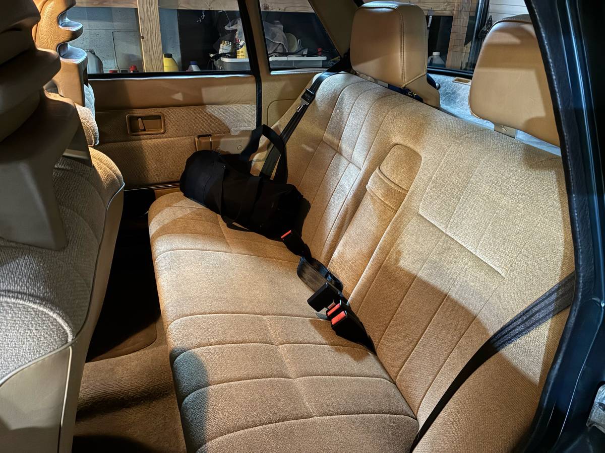 Volvo-240-1990-blue-5