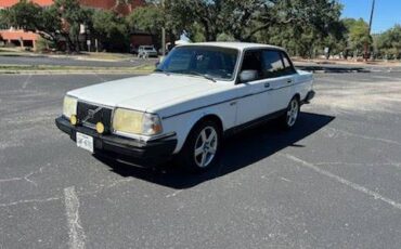 Volvo-240-1990-white-1