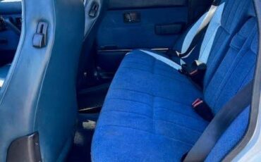 Volvo-240-1990-white-10