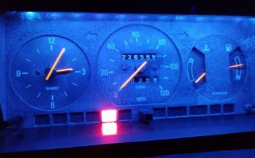 Volvo-240-1990-white-11