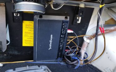 Volvo-240-1990-white-14