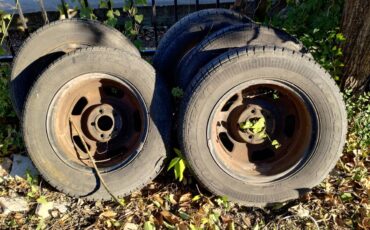 Volvo-240-1990-white-17