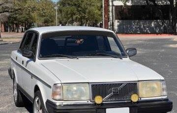 Volvo-240-1990-white-20