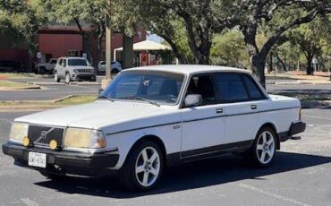 Volvo-240-1990-white-3