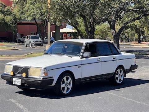 Volvo-240-1990-white-3