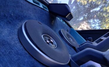 Volvo-240-1990-white-4