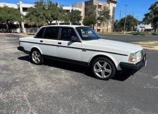 Volvo-240-1990-white-5