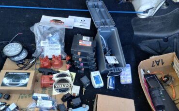 Volvo-240-1990-white-7