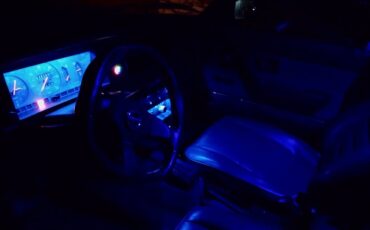 Volvo-240-1990-white-8