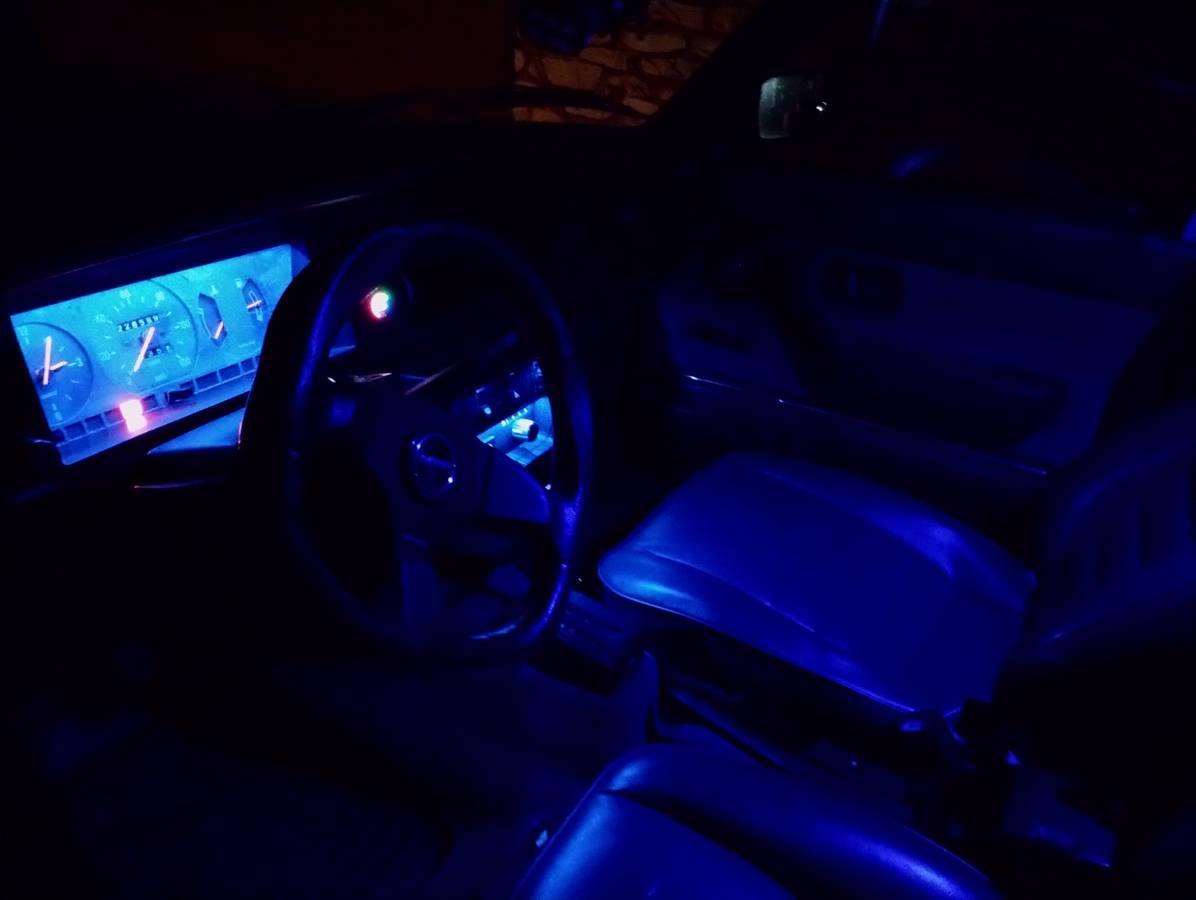 Volvo-240-1990-white-8