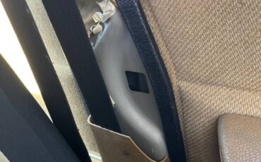 Volvo-240-1990-yellow-18