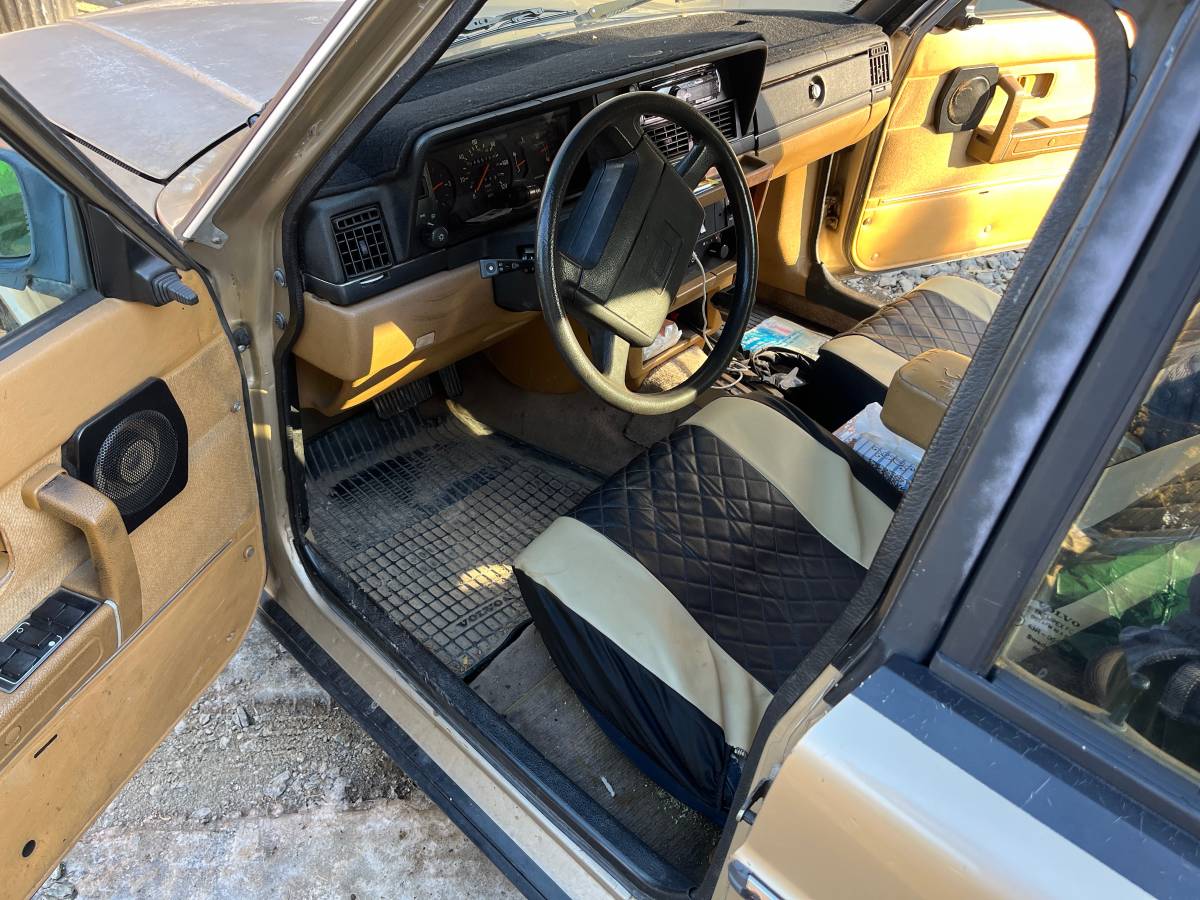 Volvo-240-1990-yellow-5