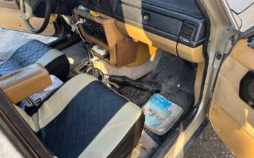 Volvo-240-1990-yellow-7