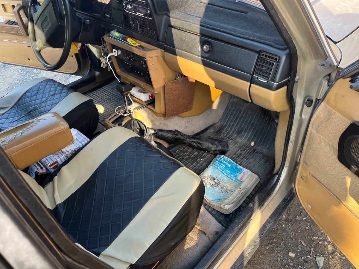 Volvo-240-1990-yellow-7