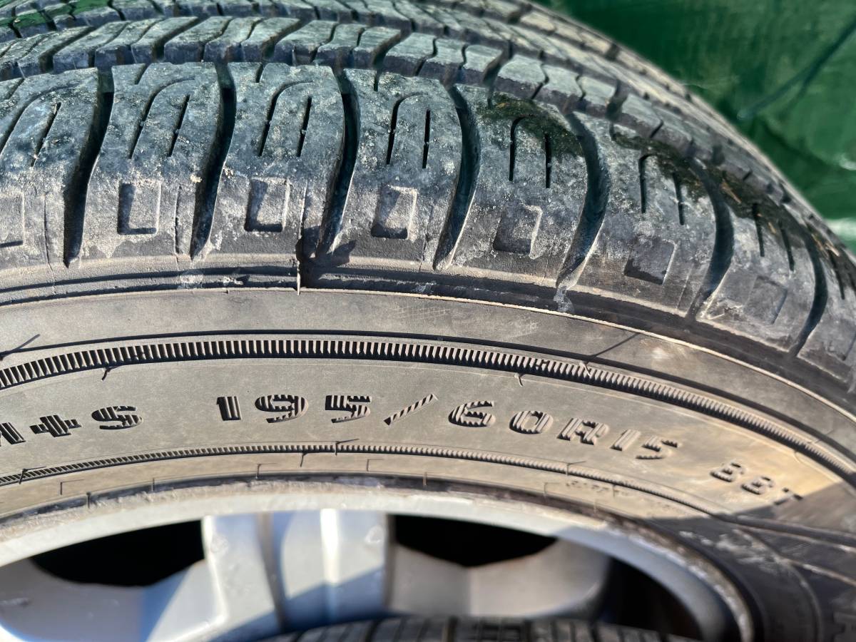 Volvo-240-1990-yellow-9