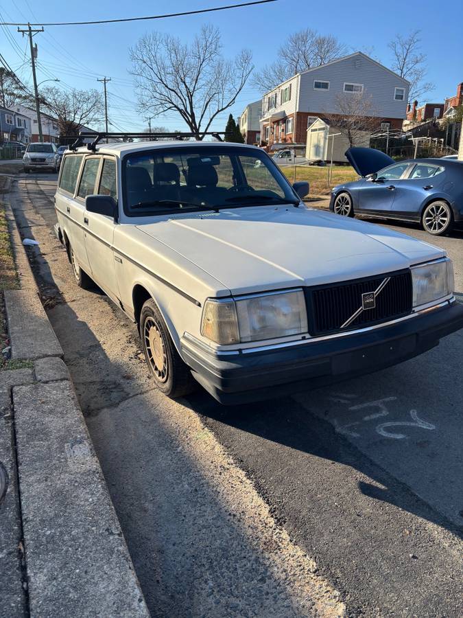 Volvo-240-1992-white