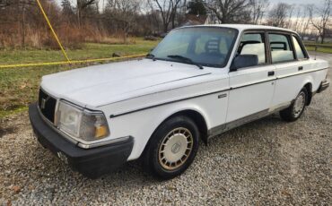 Volvo-240-1993-white