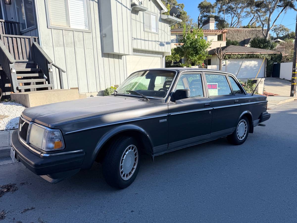 Volvo-240-dl-1990-grey-1