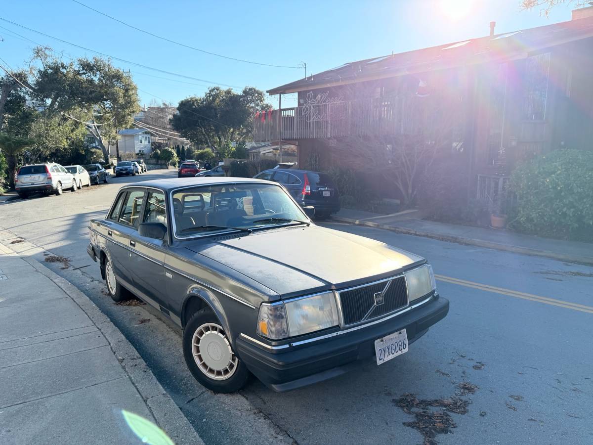 Volvo-240-dl-1990-grey-2