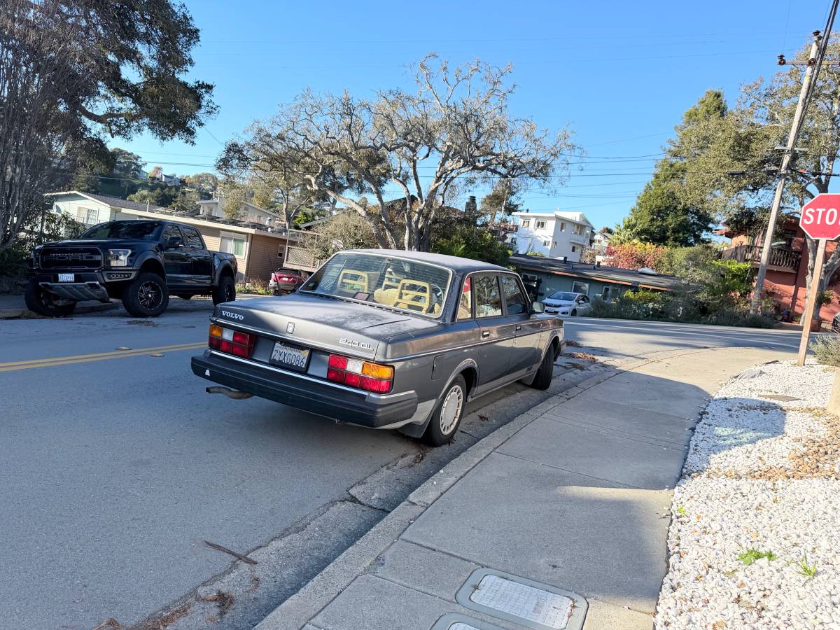 Volvo-240-dl-1990-grey-3