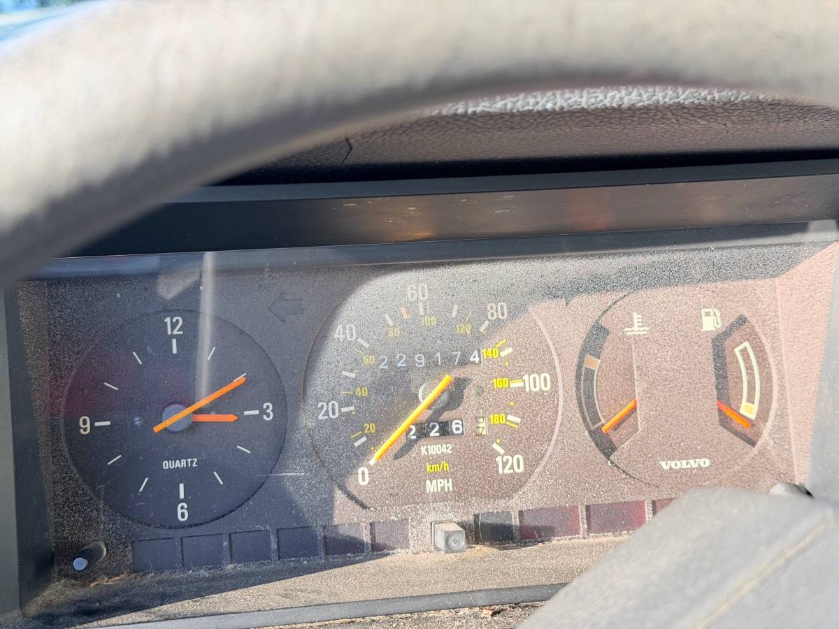 Volvo-240-dl-1990-grey-7