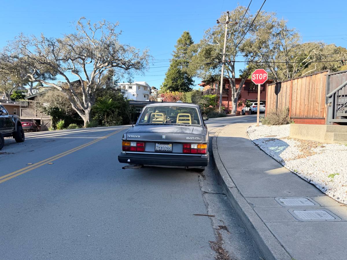 Volvo-240-dl-1990-grey-9