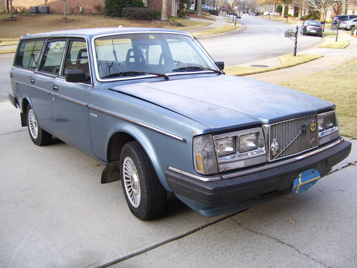 Volvo-240-series-1985-blue-1