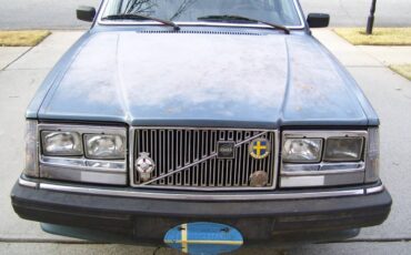 Volvo-240-series-1985-blue