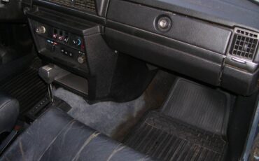 Volvo-240-series-1985-blue-4