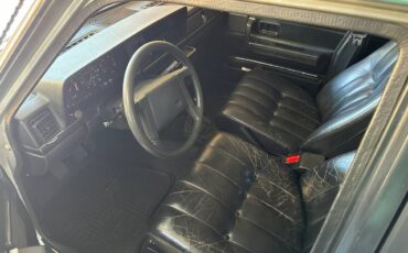 Volvo-245-1985-silver-11