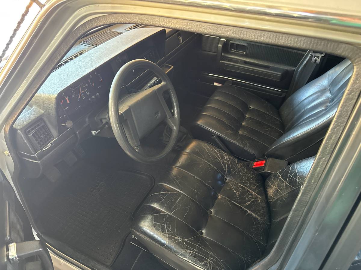 Volvo-245-1985-silver-11