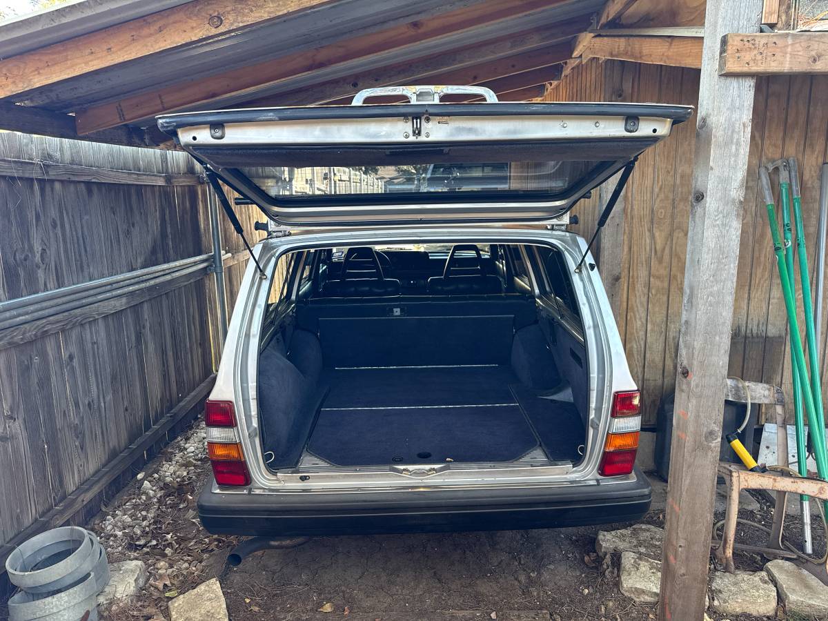 Volvo-245-1985-silver-12