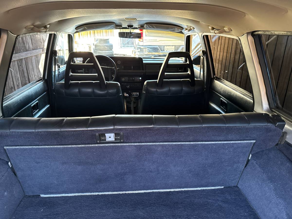 Volvo-245-1985-silver-13