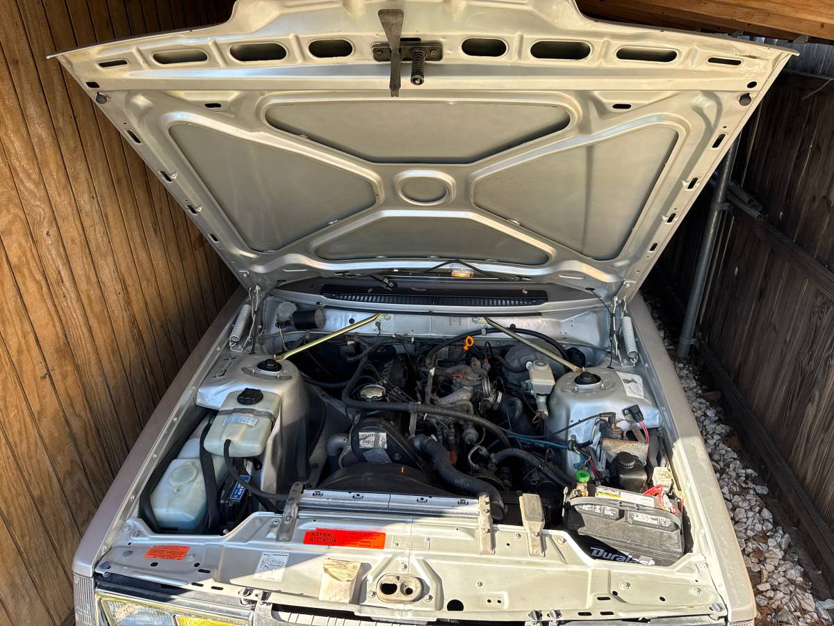 Volvo-245-1985-silver-14
