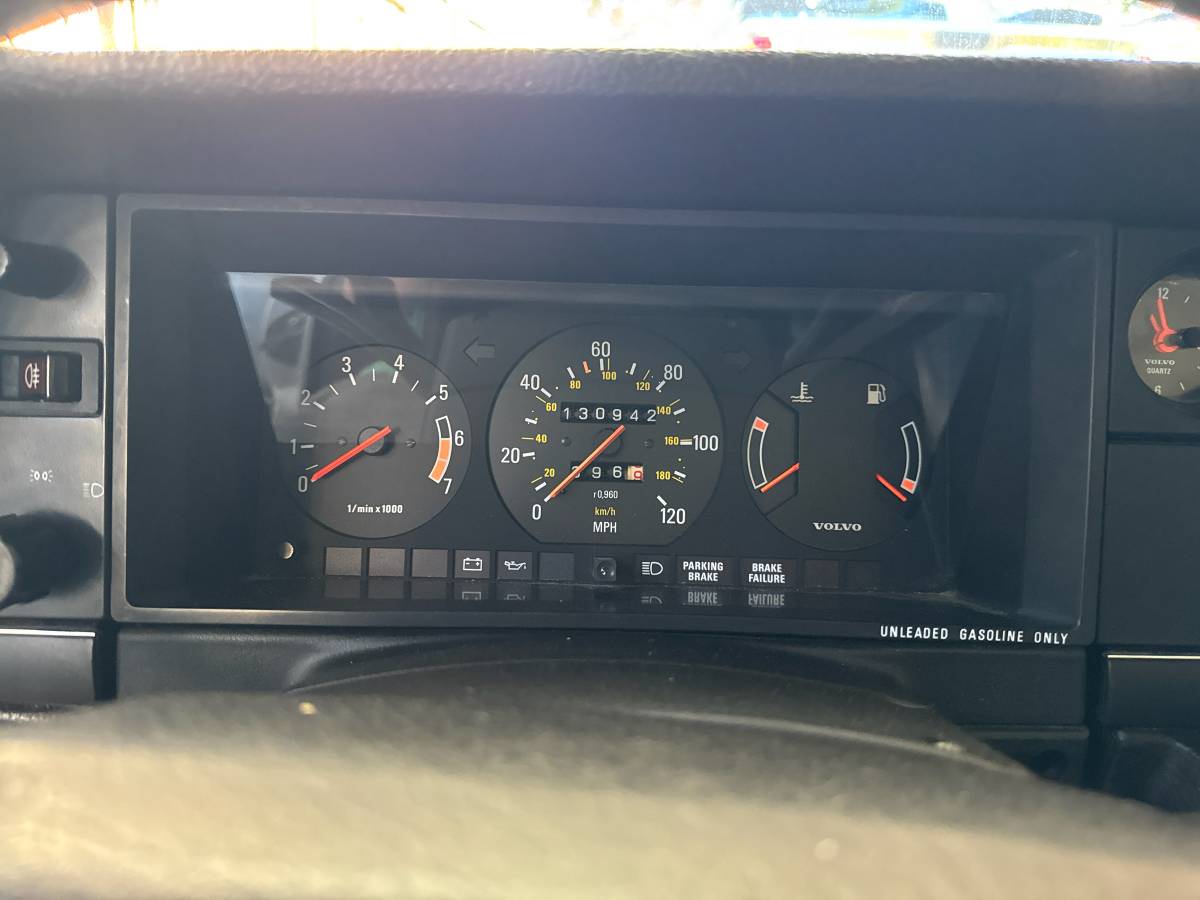 Volvo-245-1985-silver-15