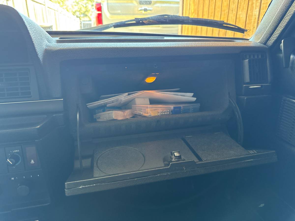 Volvo-245-1985-silver-4