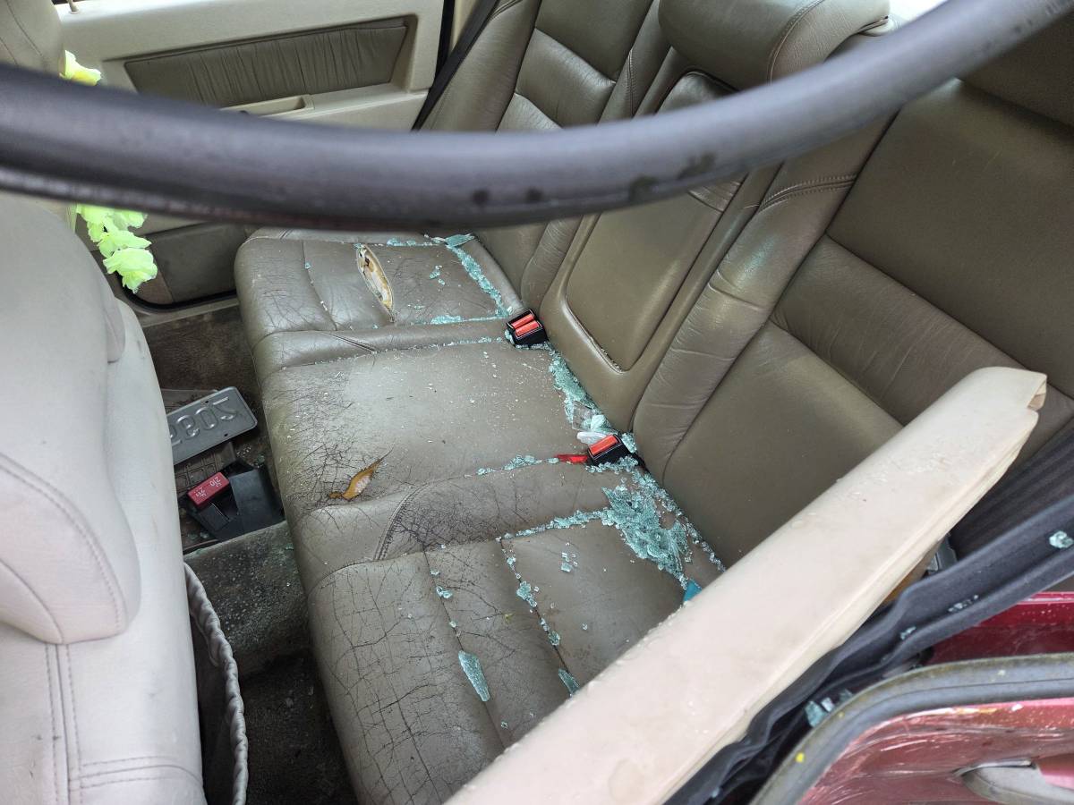 Volvo-850-series-1995-red-9