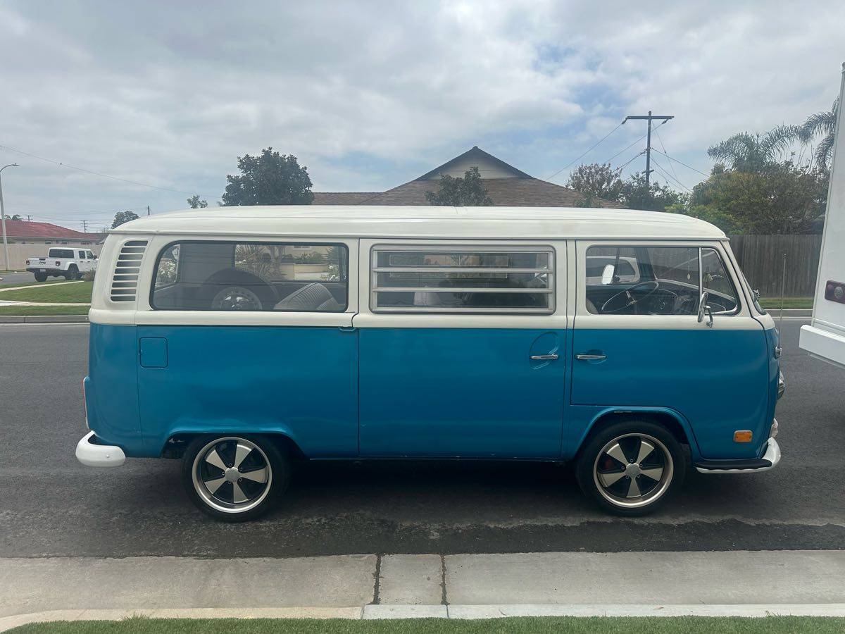 Vw-bus-1972-blue-1